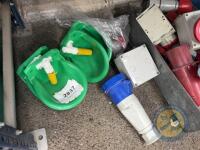 4x green water drinkers