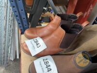 Pair of size 8 brown boots - 2