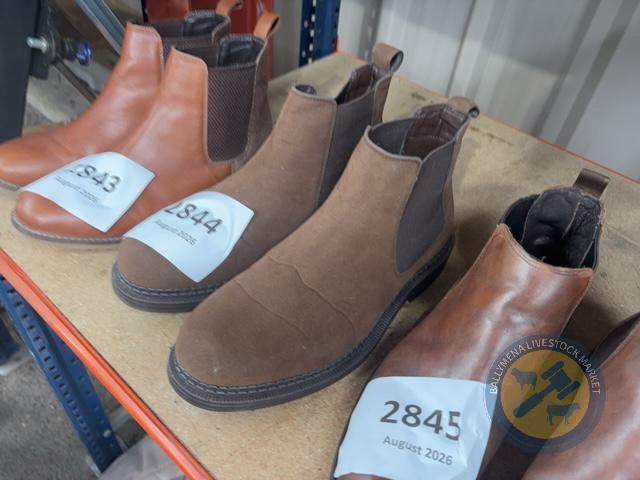 Pair of size 8 dark brown boots