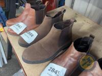Pair of size 8 dark brown boots - 2