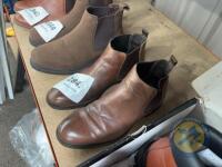 Pair of size 8 boots - 2