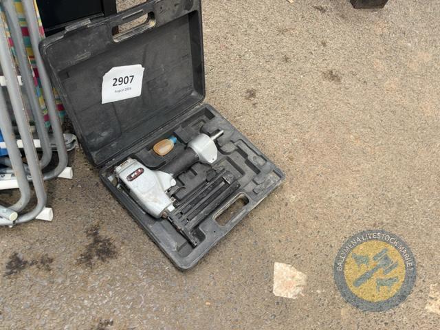 Phumatic nail gun