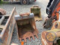 Hitachi 70 7 tonne digger & buckets - 20