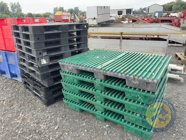 16 large plastic pallets