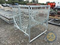 Round bale feeder for sheep or cattle - 2