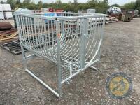 Round bale feeder for sheep or cattle - 3