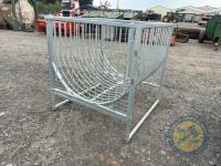 Round bale feeder for sheep or cattle - 4