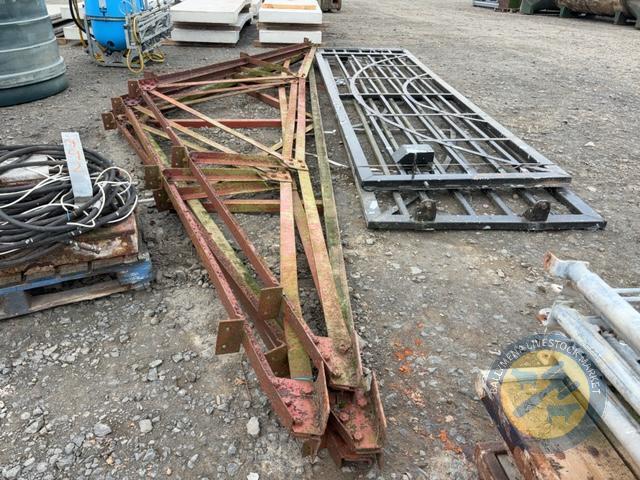 4x roof trusses approx 24ft wide