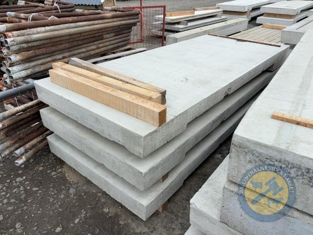 3x 9' sloping cubicles bases