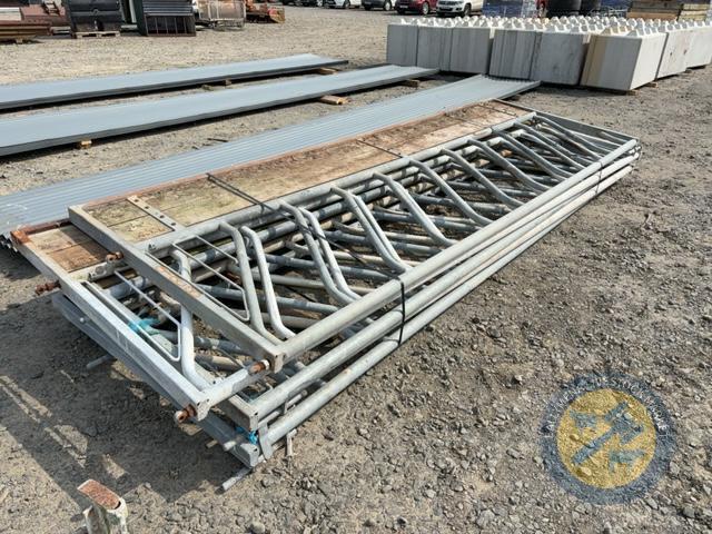Bundle of 5x feed barriers 13'10 9 cow