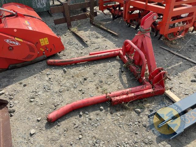 Single Nugent bale lifter