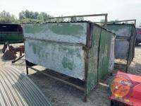 Calf creep feeder with corrugated roof - 3
