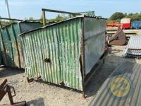 Calf creep feeder with corrugated roof - 4