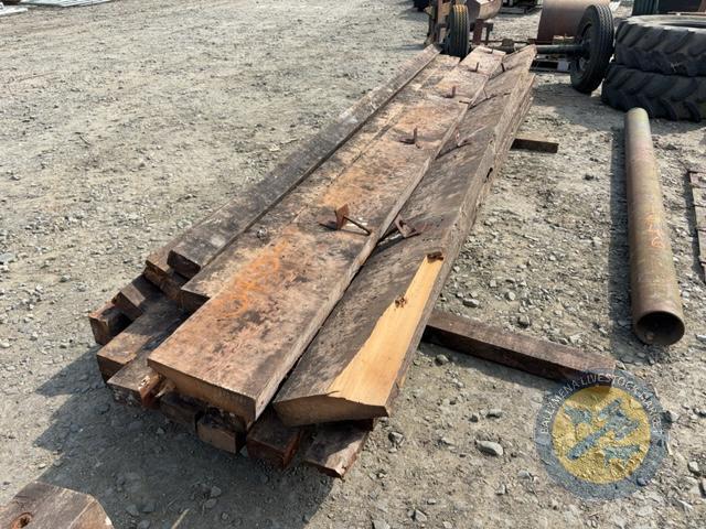 Bundle of 24x 5x3 timber & 2x heavy wooden trusses