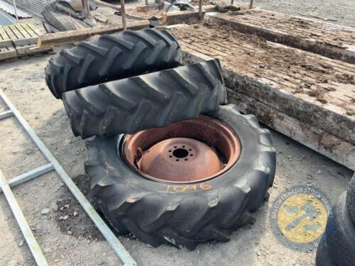 3x tyres & 2x rims for 35/135 or Dexta 13.6/R28