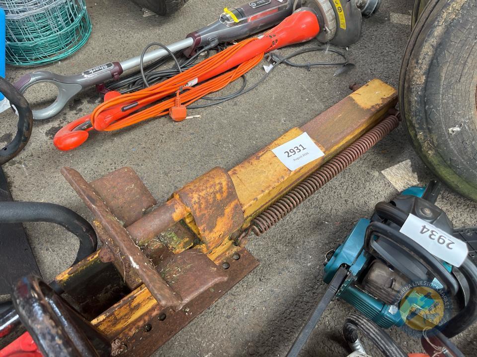 Pick up hitch for double chop 339 harvester