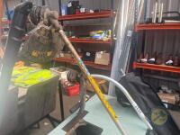 Bundle of hedge strimmers - 2