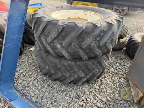 420/70/R28 New Holland front wheels