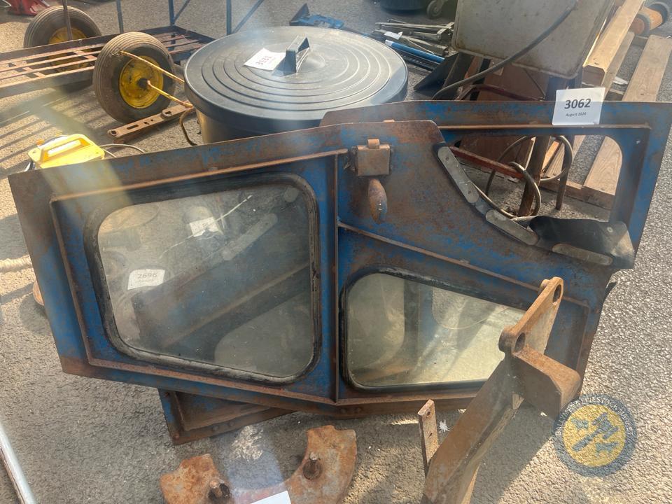 2x ford dexta cab doors