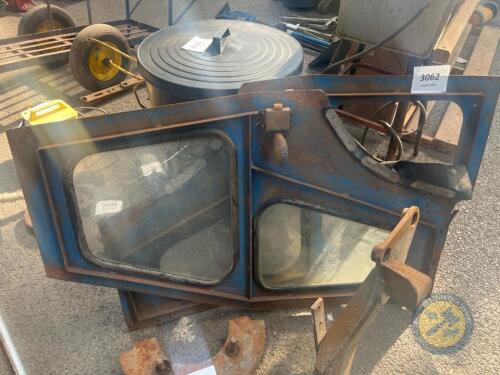 2x ford dexta cab doors