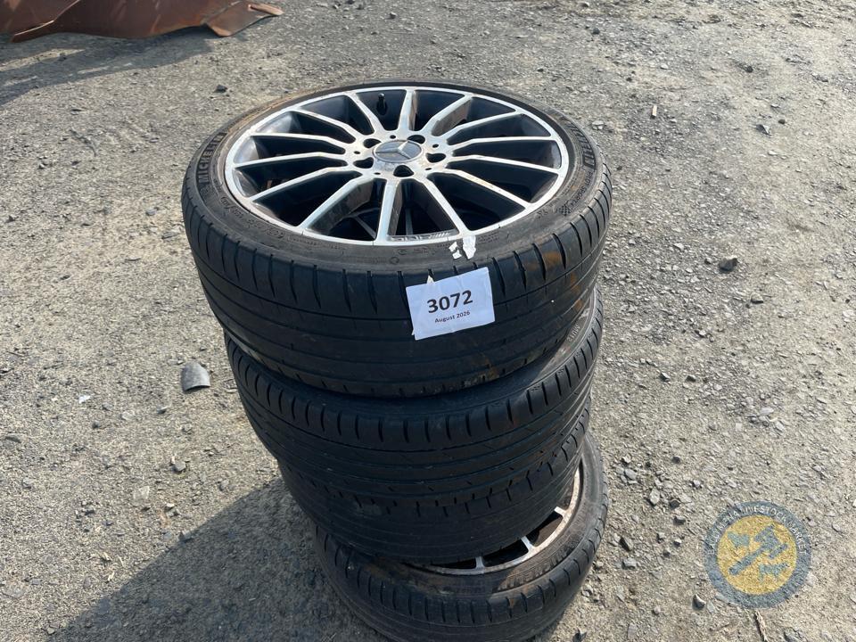 Mercedes alloy wheels 225/40 R28