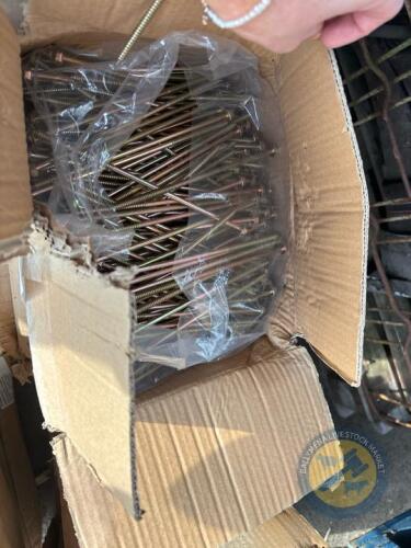 3x boxes of 6x200m screws