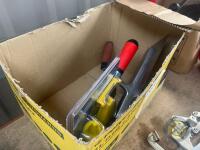 Building trowels, plaster trowel, caulking line
