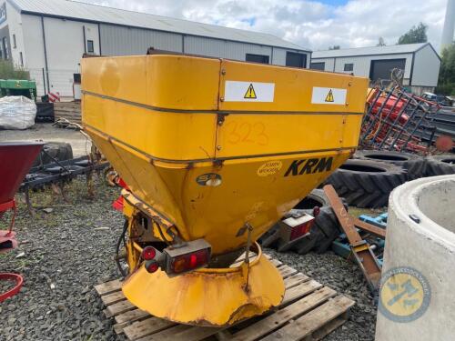 Salt spreader