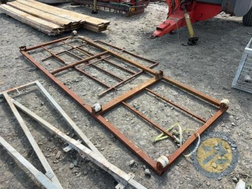 10'6 creep gate & 1x 5ft hurdle