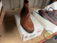Size 4 Brown Boots Slip on Kids - 2