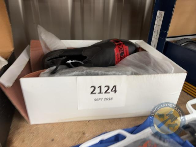 Size 11 Pull on Boots