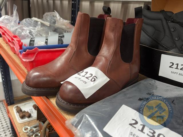 Size 6 Pull on Boots