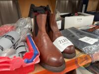 Size 6 Pull on Boots - 2