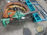 Black & Decker Leaf Blower & Hoover - 3