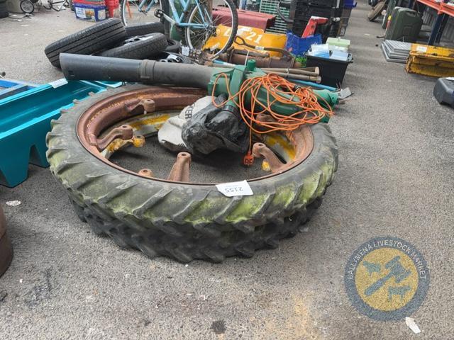 2x 36x6 Row Crop Wheels