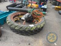 2x 36x6 Row Crop Wheels