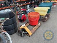 Pallet Truck (Needs Seal)
