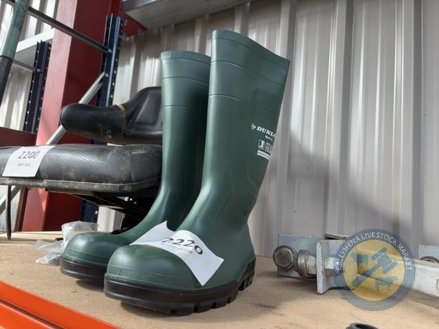 New Dunlop Size 9 Wellingtons