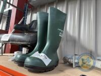 New Dunlop Size 9 Wellingtons