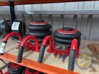 2x Air Jacks