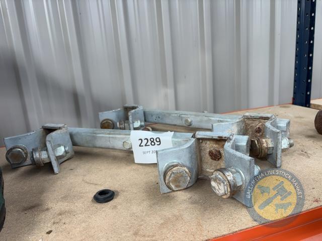2x Galvanised Steel Brackets & Rollers