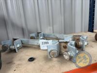2x Galvanised Steel Brackets & Rollers