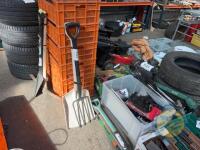 Graip & Plastic Shovel