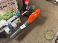 Husqvarna Leaf Blower with Batteries and Charger