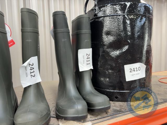 Size 10 Dunlop Wellingtons