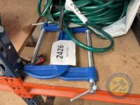 2x E Clamps