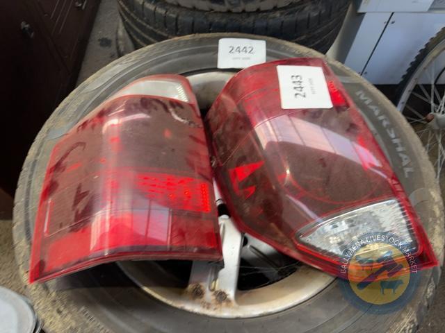 2x Tail Lights