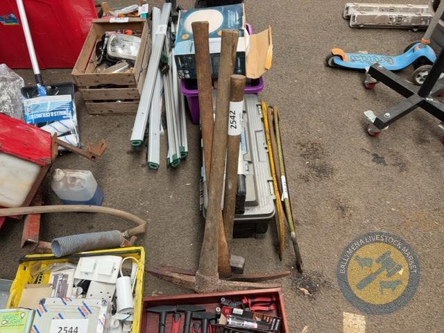 2x Picks & Sledge Hammer