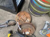 2 Trailer Hubs