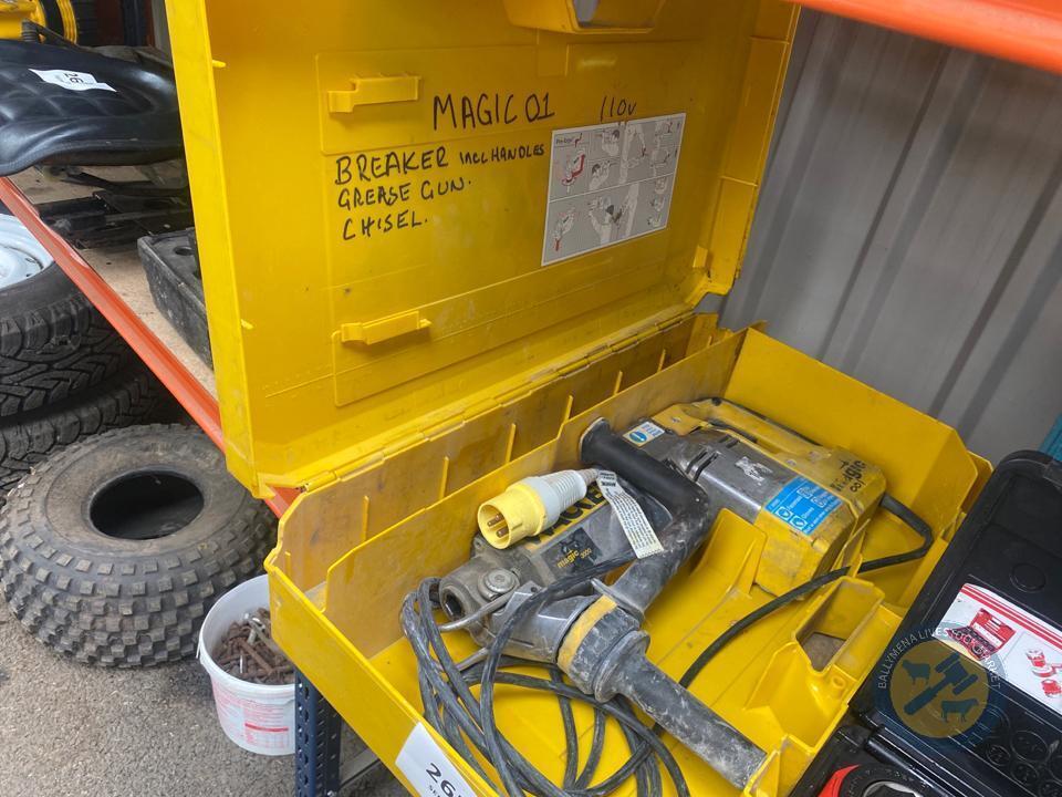 Wacker 110v Heavy Breaker & Chisel & Case